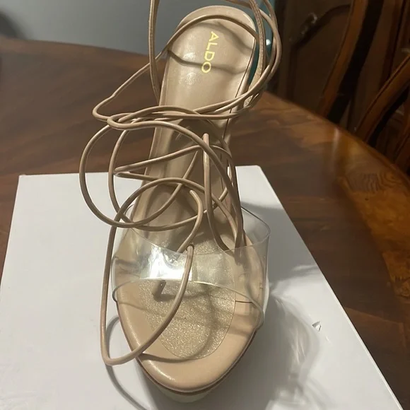 Like brand new. Only worn once - Picture 2 of 5